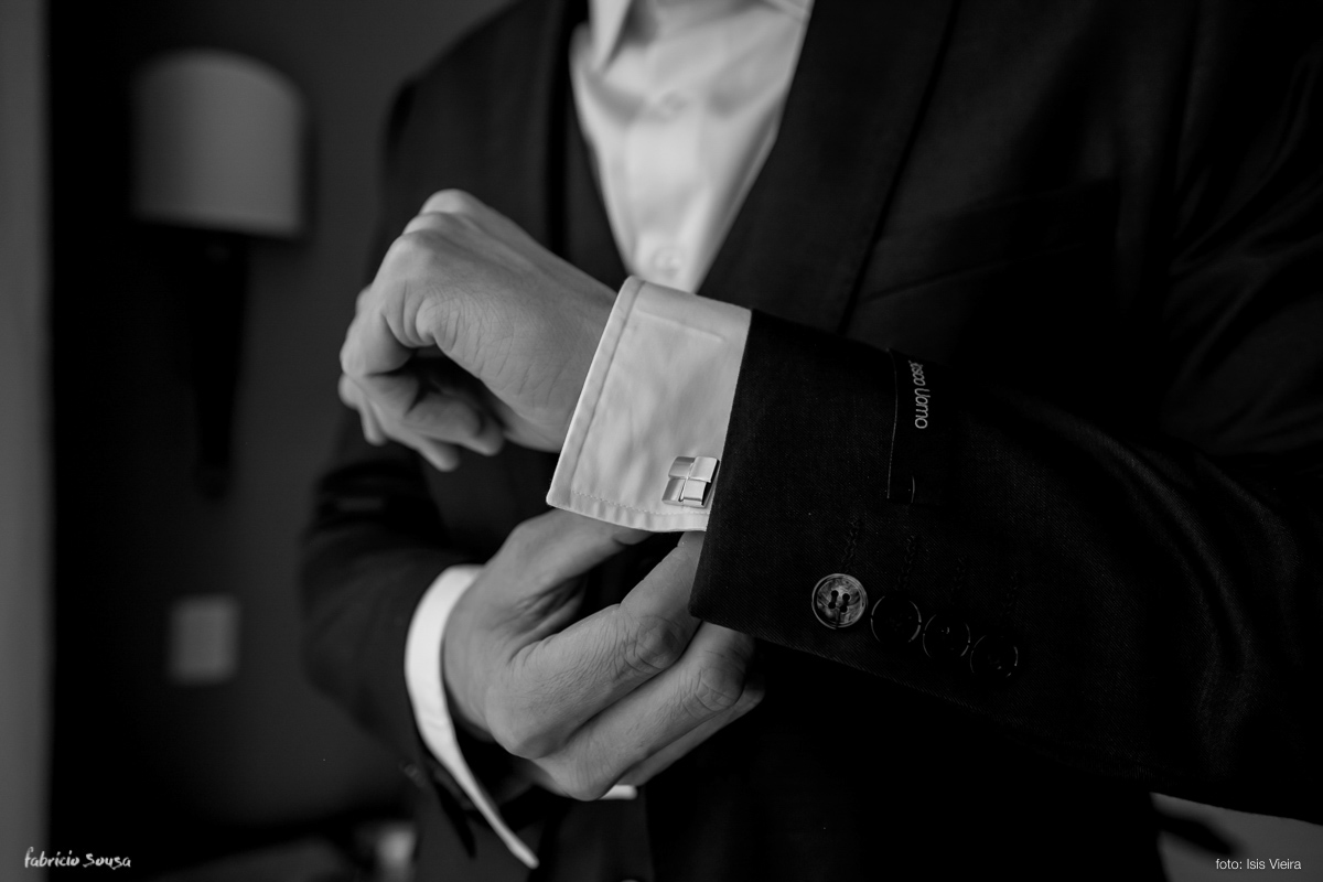 casamento mini-wedding making of noivo Marcel hotel InterCity - detalhe da abotoadura