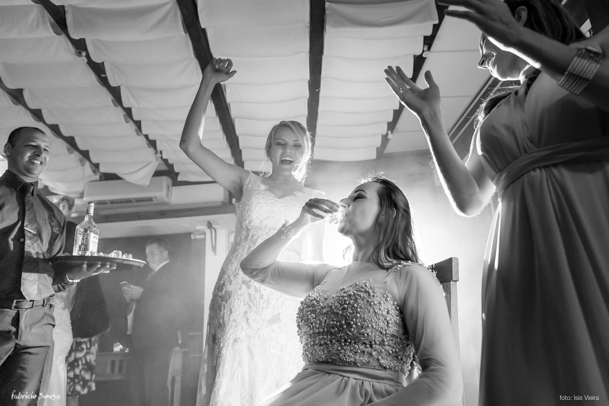 shot de tequila na festa de casamento em Floripa no restaurante Bate Ponto