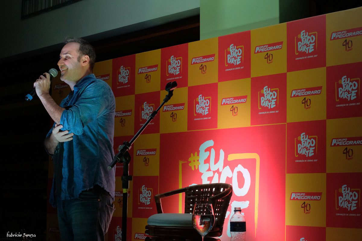 momento stand up comedy com Diogo Portugal no jantar da convenção de líderes Pegoraro e Deycon