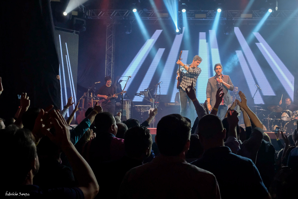 animação no show sertanejo Victor e Leo no palco do Costao do Santinho - 40 anos Pegoraro