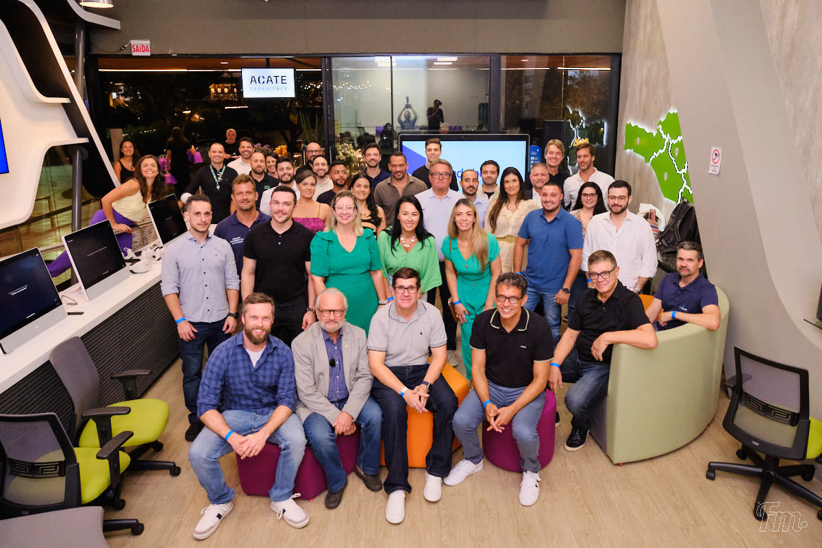 retrato dos participantes do lançamento da Corretora Lado Bom Seguros do grupo Rede Vistorias e Brognoli em Florianopolis ACATE-SC