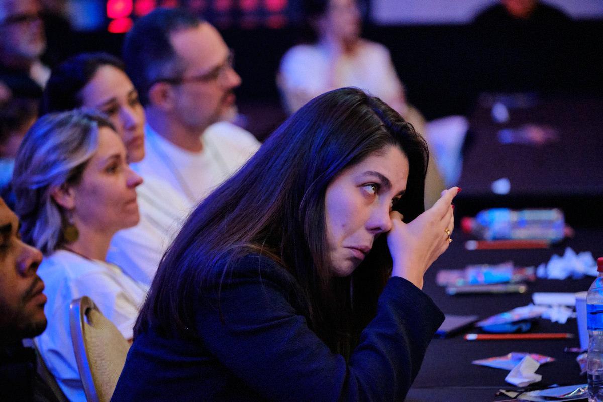 platéia emocionada na palestra Derek Rabelo na Convenção de Franqueados do Café Cultura 2025 
