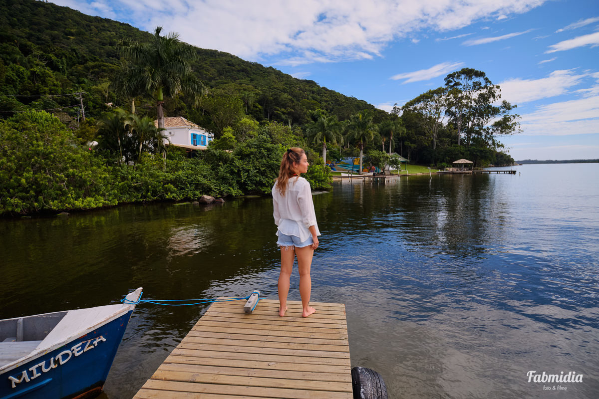 retrato de posicionamento empreendedora Grazi Pacheco Fitbar proteína pier na Lagoa da Conceição Florianopolis SC