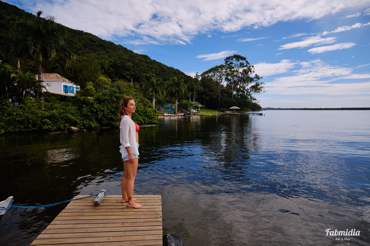 retrato de posicionamento empreendedora Grazi Pacheco Fitbar proteína pier na Lagoa da Conceição Florianopolis SC