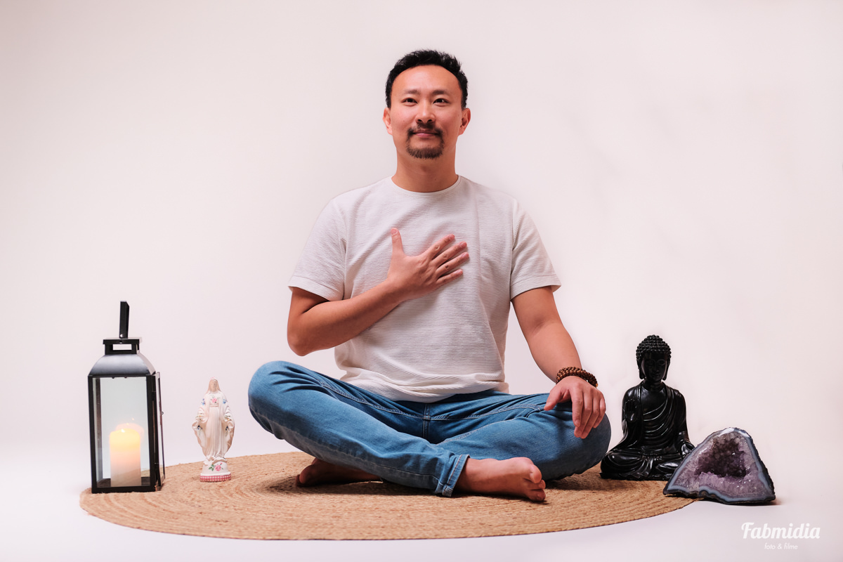 retrato terapeuta Cesar Matsumoto método Luz Estelar autodesenvolvimento humano