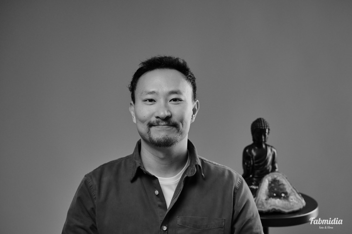 retrato terapeuta Cesar Matsumoto método Luz Estelar autodesenvolvimento humano