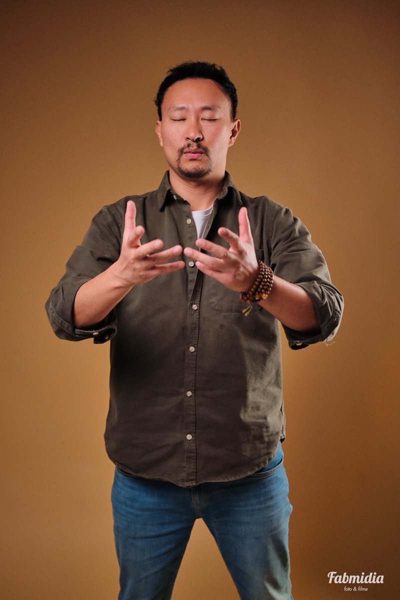 retrato terapeuta Cesar Matsumoto método Luz Estelar autodesenvolvimento humano