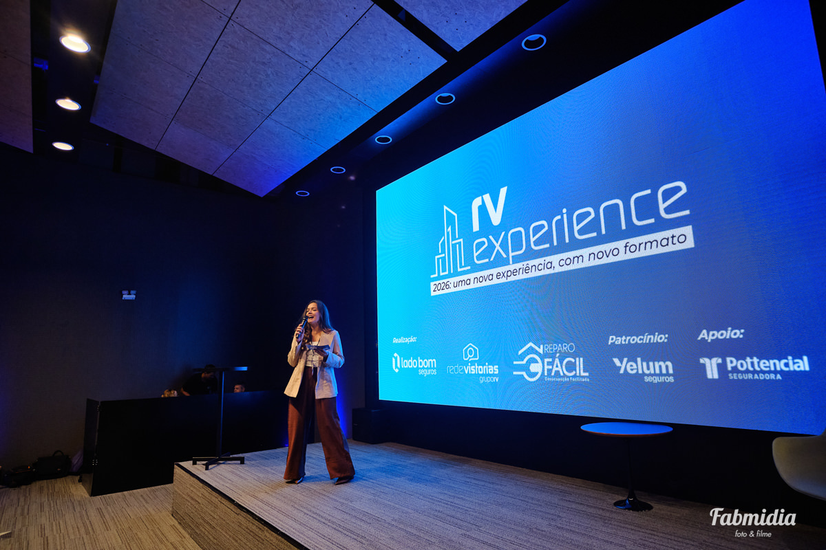 RV Experience 2026 convenção de franquados Lado Bom Seguros Rede Vistorias e Reparo Facil no Sapiens Parque Florianopolis Santa Catarina no palco Sara Brum