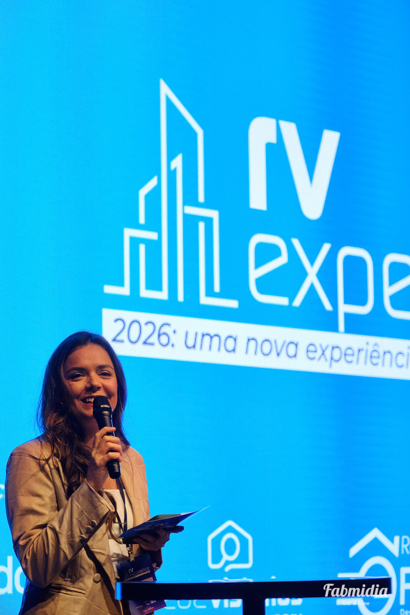 RV Experience 2026 convenção de franquados Lado Bom Seguros Rede Vistorias e Reparo Facil no Sapiens Parque Florianopolis Santa Catarina no palco Sara Brum