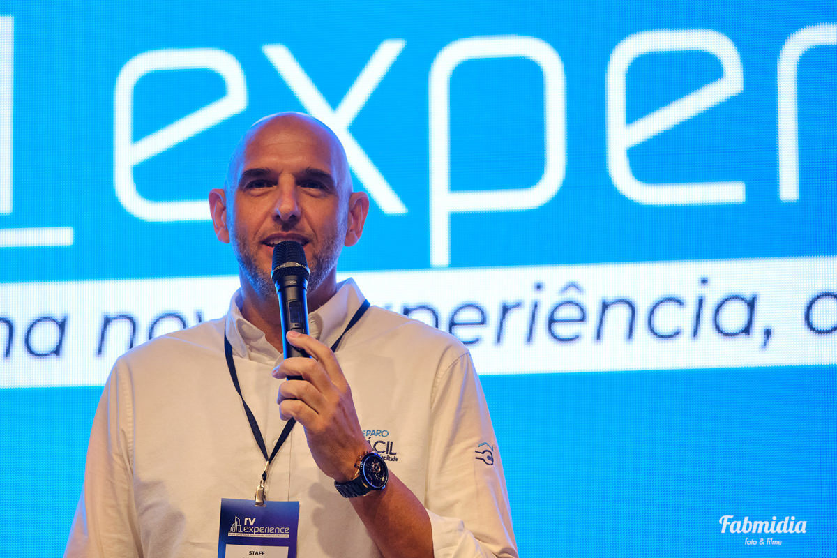 RV Experience 2026 convenção de franquados Lado Bom Seguros Rede Vistorias e Reparo Facil no Sapiens Parque Florianopolis Santa Catarina no Palco Juliano Meldner