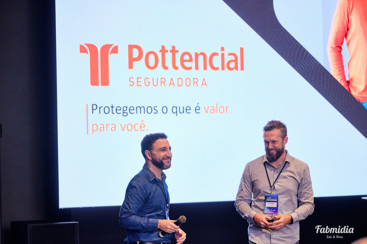 RV Experience 2026 convenção de franquados Lado Bom Seguros Rede Vistorias e Reparo Facil no Sapiens Parque Florianopolis Santa Catarina no Palco Jonatan Hartmann Matschulat Pottencial seguradora