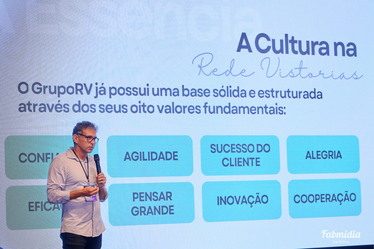 RV Experience 2026 convenção de franquados Lado Bom Seguros Rede Vistorias e Reparo Facil no Sapiens Parque Florianopolis Santa Catarina no palco Enrico Dias