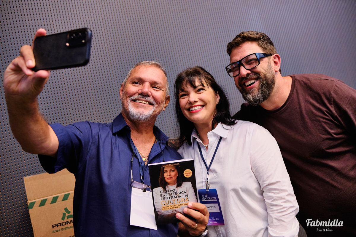 RV Experience 2026 convenção de franquados Lado Bom Seguros Rede Vistorias e Reparo Facil no Sapiens Parque Florianopolis Santa Catarina livro Vanessa Milis