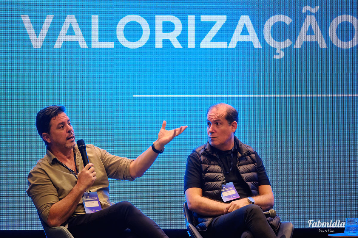 RV Experience 2026 convenção de franquados Lado Bom Seguros Rede Vistorias e Reparo Facil no Sapiens Parque Florianopolis Santa Catarina painel Valorização Imobiliária