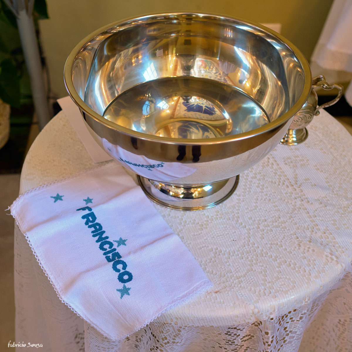 detalhes bacia batismal do batismo do Francisco na igreja sao joão batista e Santo Ivo