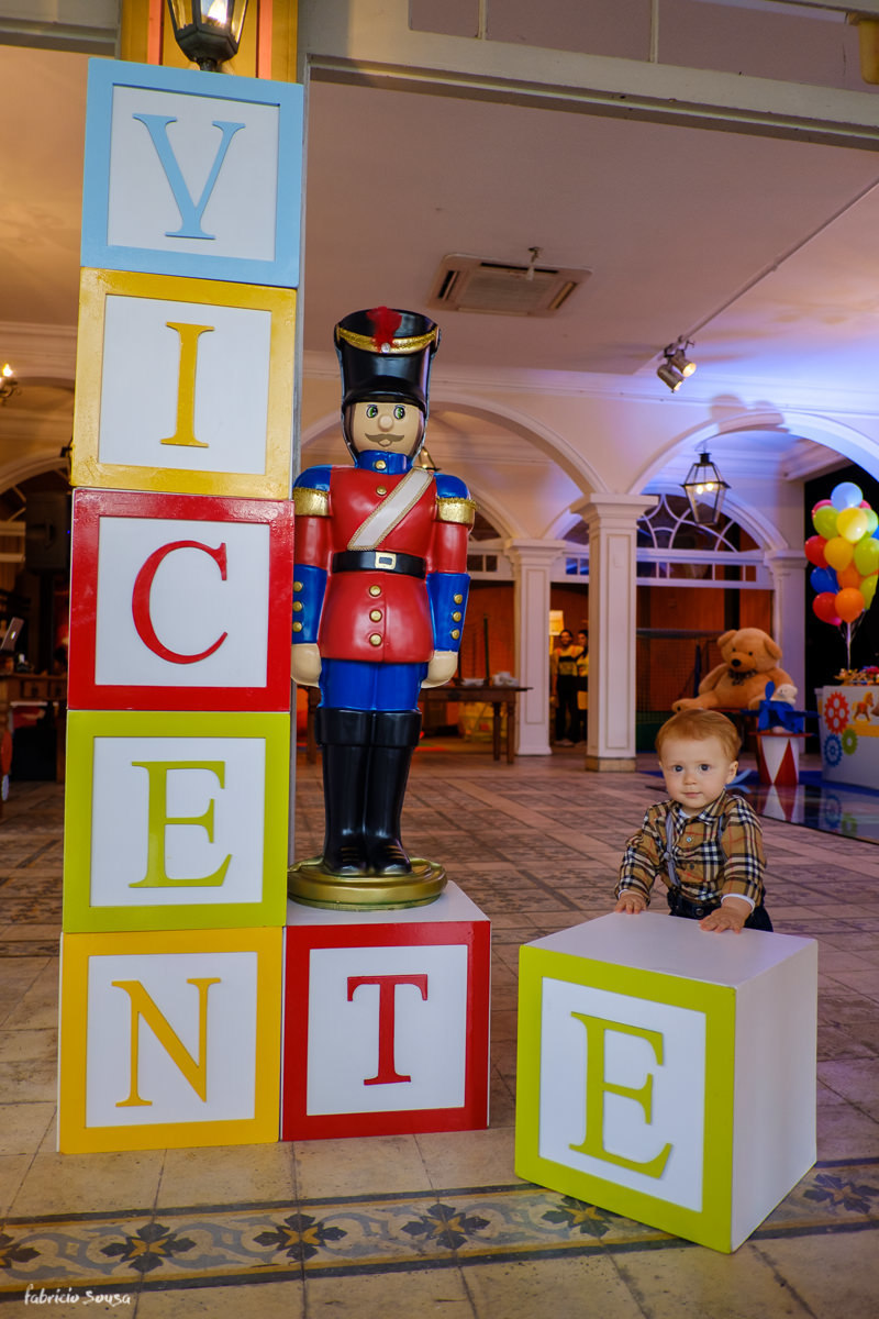retrato no 1 aninho do Vicente decoracao B Composê tema Fabrica de Brinquedos. Aniversário infantil na Alameda Casa Rosa