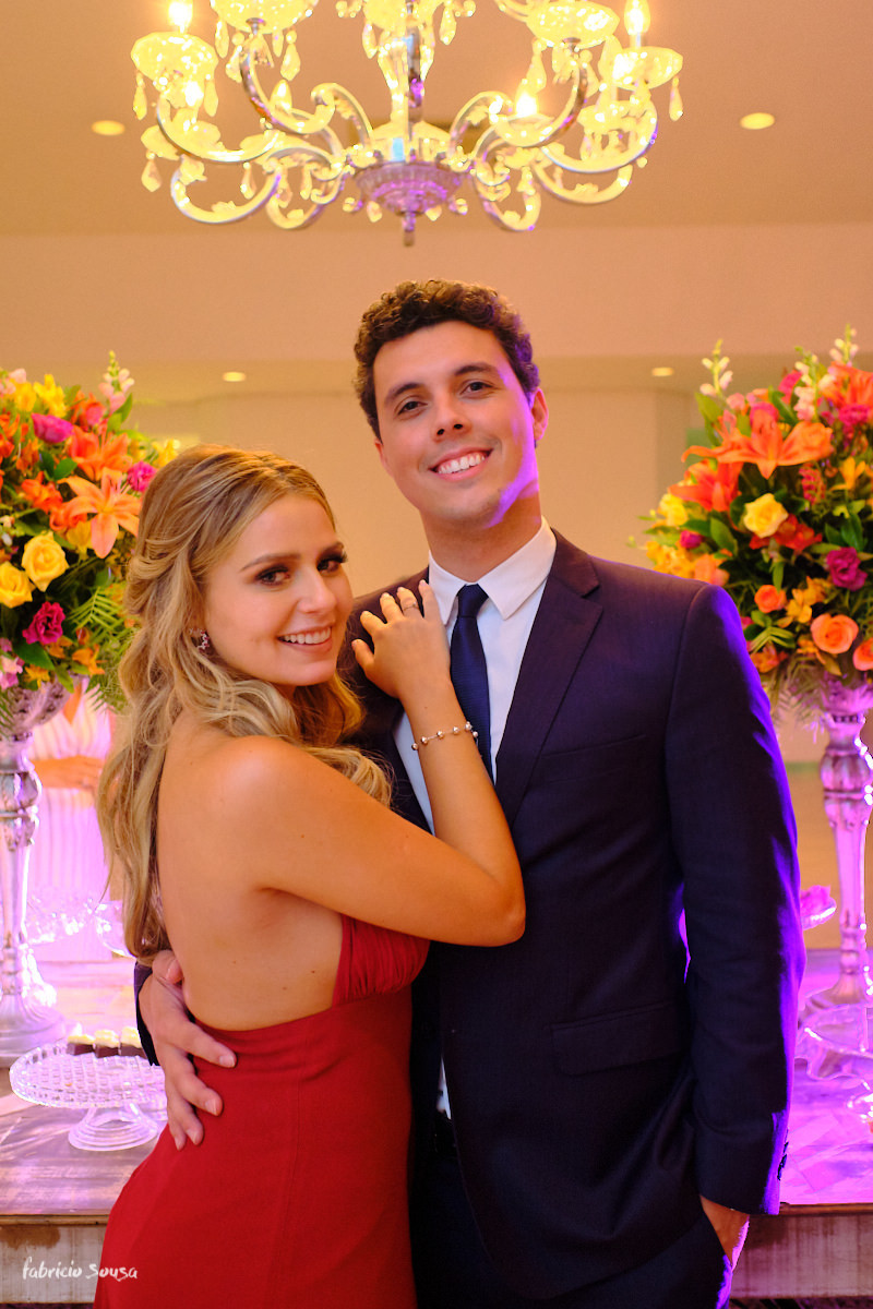 retrato da formanda em direito Isadora Chaves com seu namorado