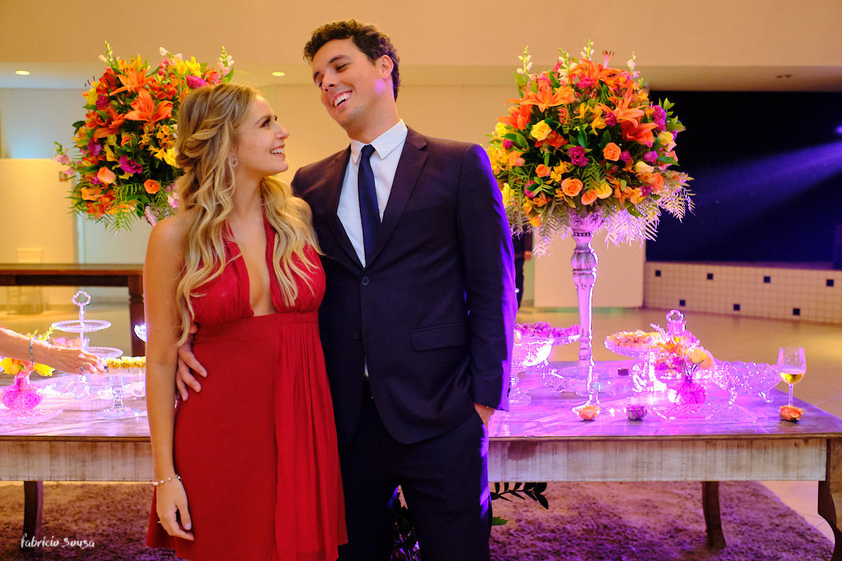 retrato da formanda em direito Isadora Chaves com seu namorado