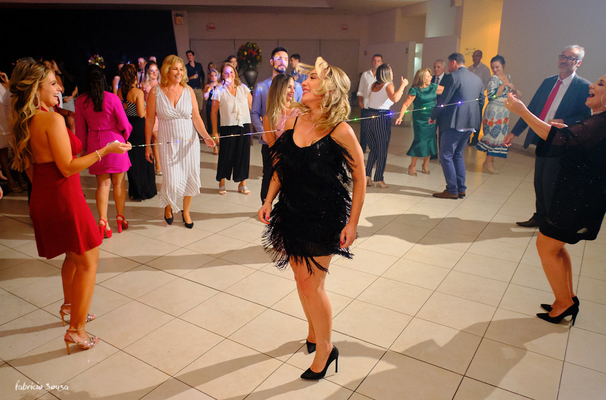 brincadeira da cordinha no jantar de formatura da Isadora Chaves