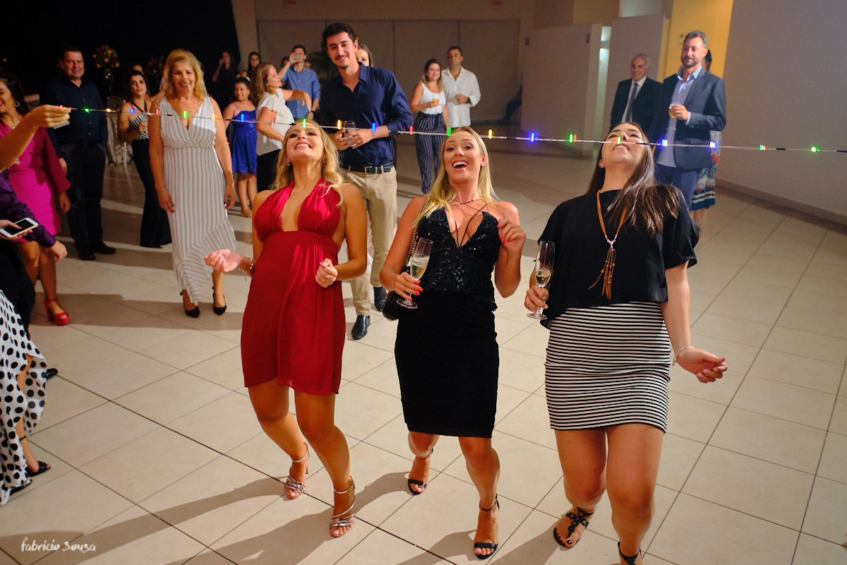 brincadeira da cordinha no jantar de formatura da Isadora Chaves no clube Paula Ramos