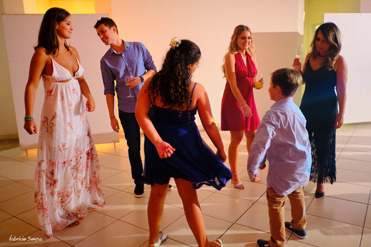 Isadora Chaves dançando e se divertindo muito na sua festa de formatura