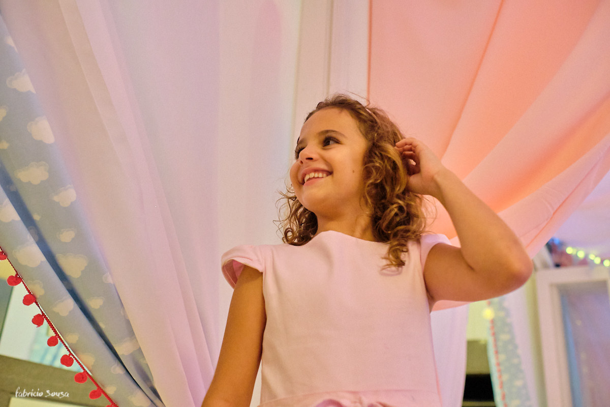 sorriso lindo da menina Luana completando 8 anos - festa infantil em Floripa