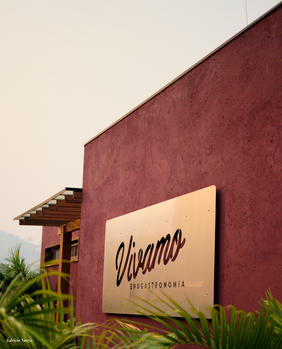 fachada do restaurante Vivamo enogastronomia na praia da Gamboa em Garopaba