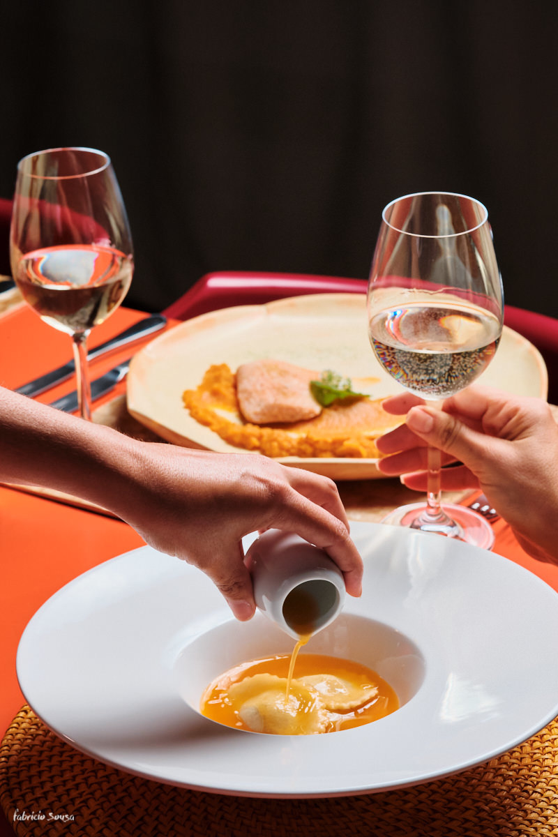 delicioso peixe servido para experiencia no jantar gastronomico no Vivamo
