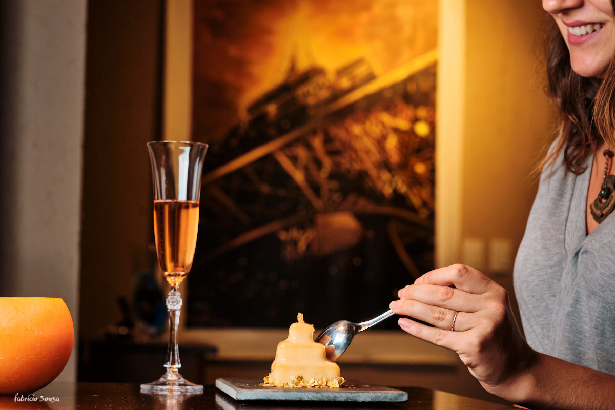 a experiencia de se deliciar com uma sobremesa no Vivamo enogastronomia