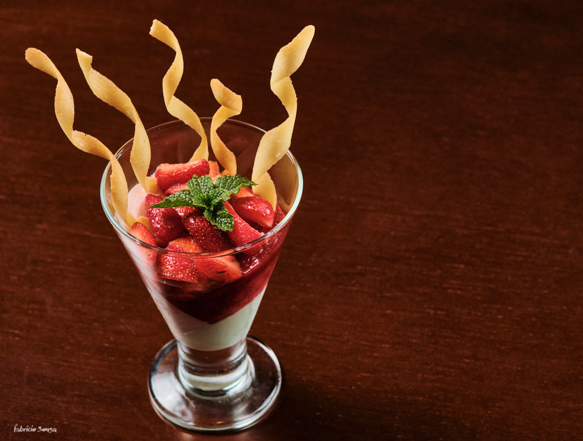 sobremesa de morango do Vivamo Bistro em Garopaba