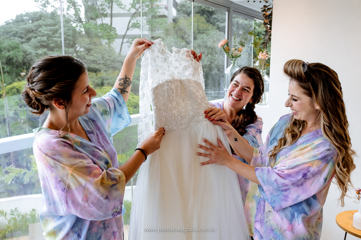 mãe e noiva com vestido