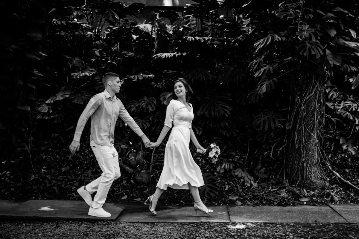 Casamento civil no 39º Cartório de São Paulo, com noivos felizes após a cerimônia.Ensaio pós-casamento no cartório, com fotos autênticas e naturais.