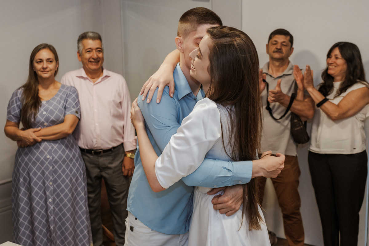 Casamento civil no 39º Cartório de São Paulo, com noivos felizes após a cerimônia.