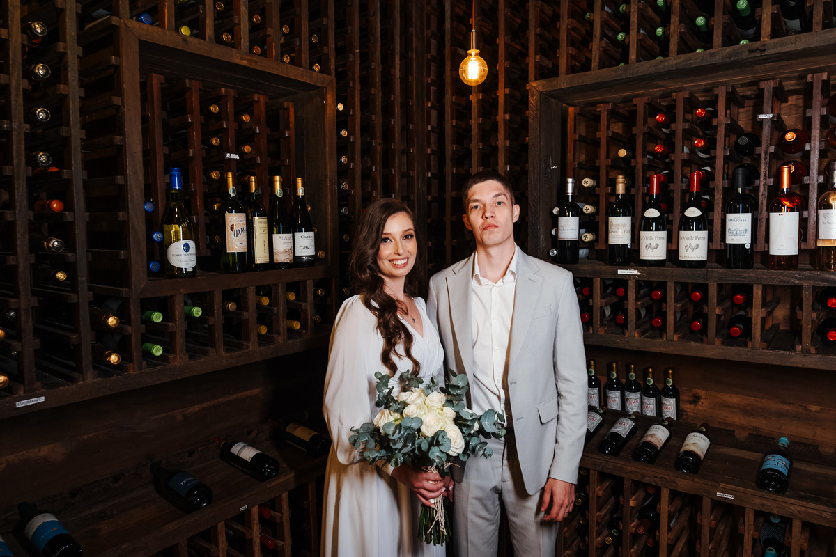 Ensaio pós-casamento no cartório, com fotos autênticas e naturais.