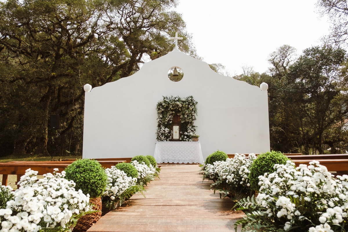 Decoração rústico-chique para mini wedding na Pousada Rohsler, um cenário encantador para casamentos em Monte Verde-MG