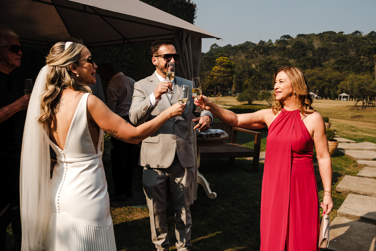 Recepção aconchegante após a cerimônia de casamento na Pousada Rohsler, com almoço especial para amigos e familiares.