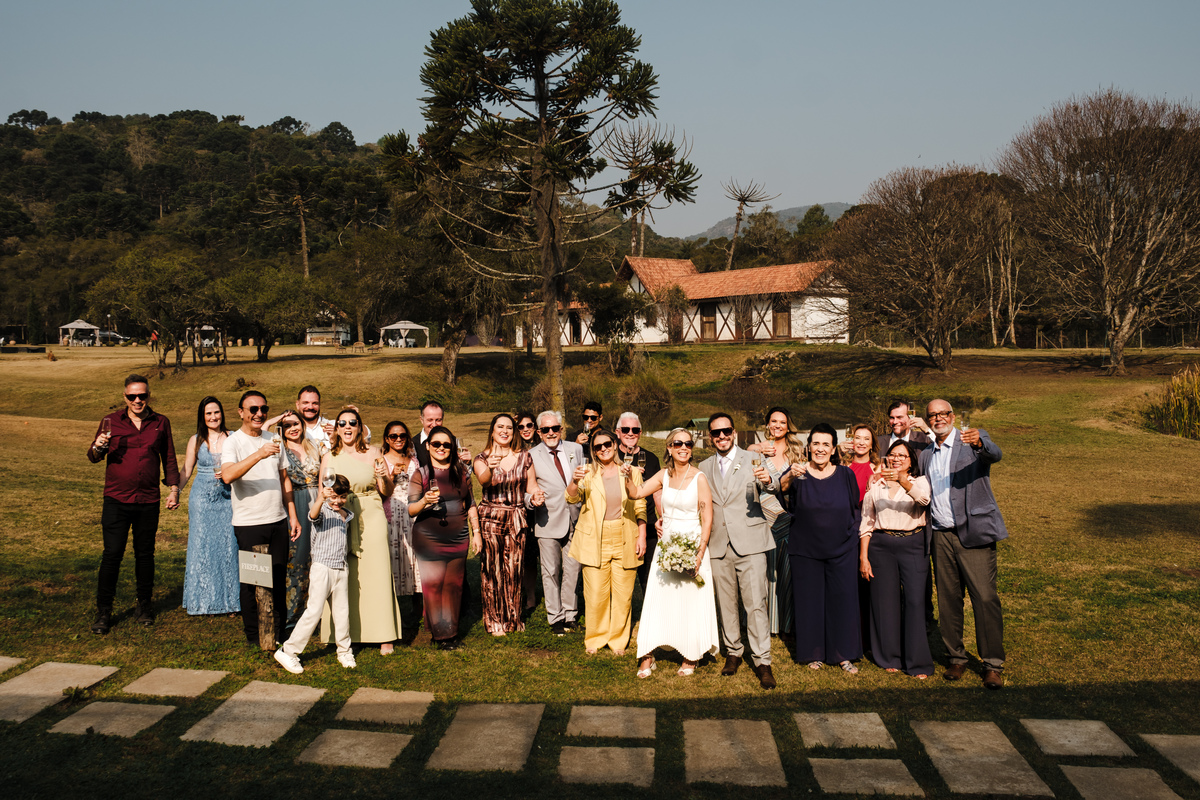 Recepção aconchegante após a cerimônia de casamento na Pousada Rohsler, com almoço especial para amigos e familiares.