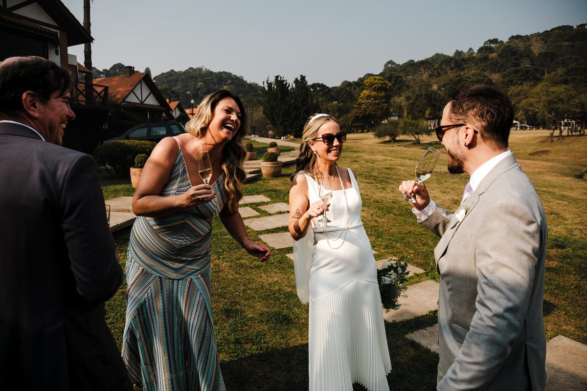 Recepção aconchegante após a cerimônia de casamento na Pousada Rohsler, com almoço especial para amigos e familiares.
