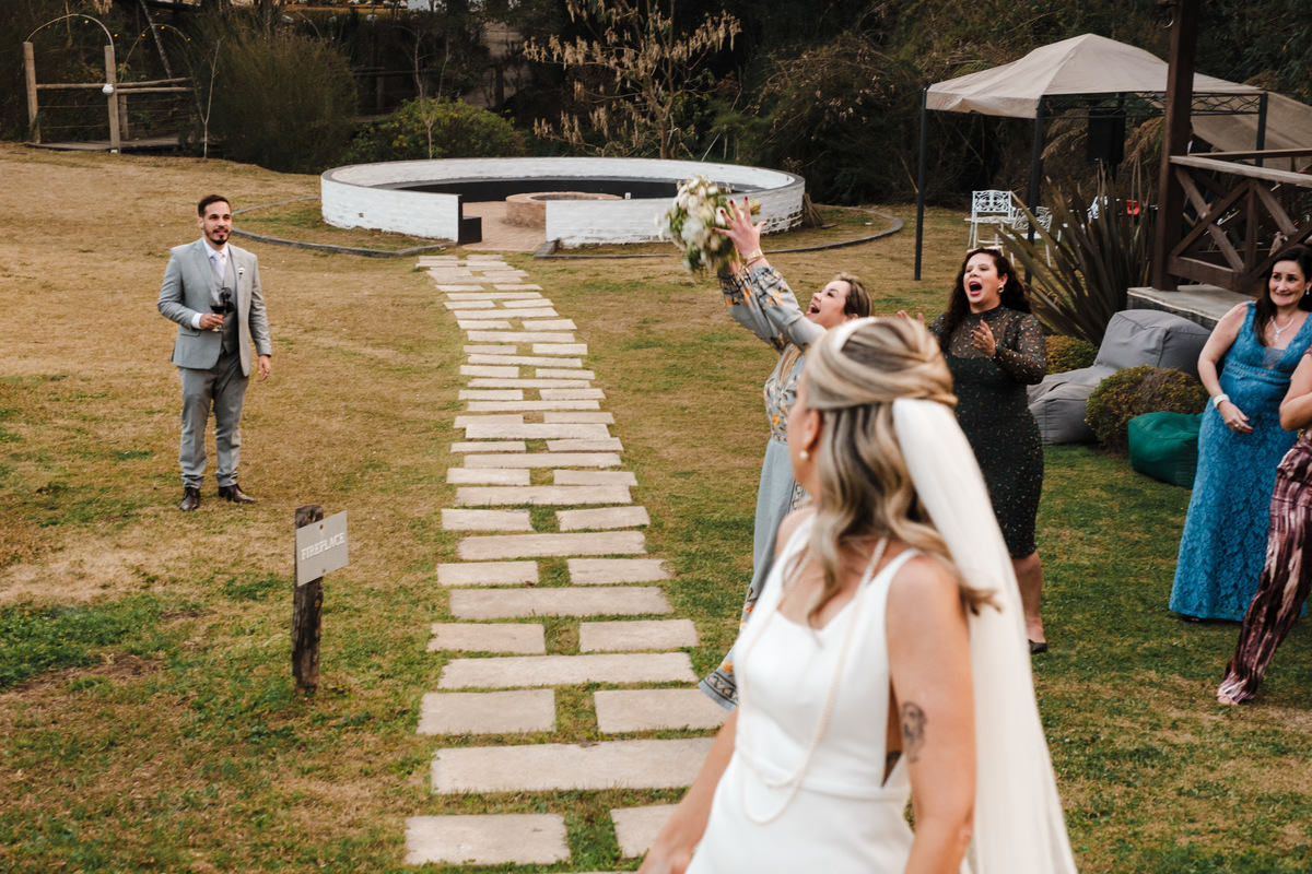 Recepção aconchegante após a cerimônia de casamento na Pousada Rohsler, com almoço especial para amigos e familiares.