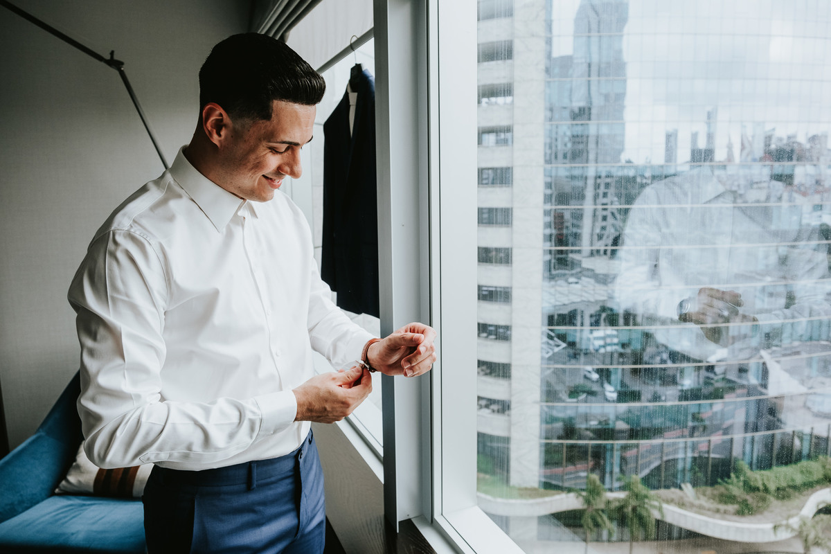 making of do noivo Jhonatas no Hotel Hilton antes do casamento no Espaço Goiabeira.