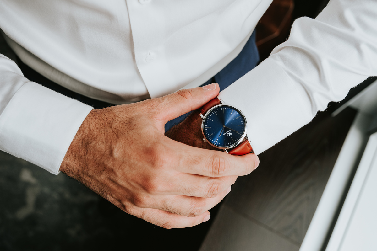 making of do noivo Jhonatas no Hotel Hilton antes do casamento no Espaço Goiabeira.