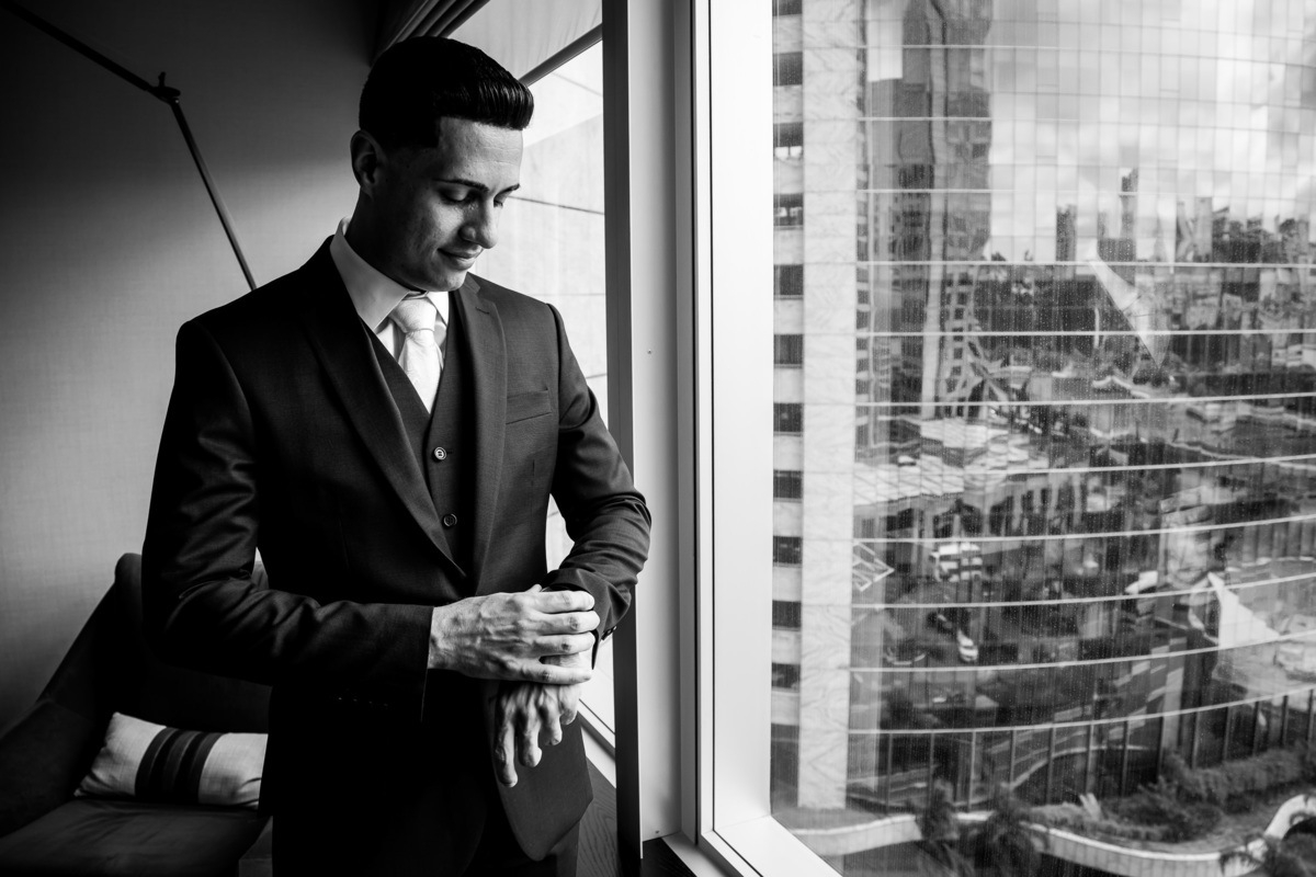 making of do noivo Jhonatas no Hotel Hilton antes do casamento no Espaço Goiabeira.