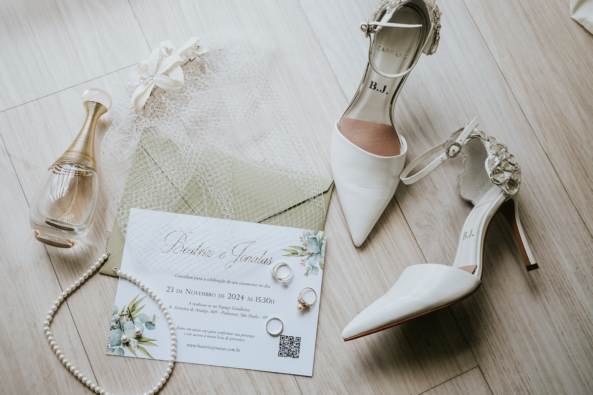 otógrafo de casamento em São Paulo – making of da noiva Beatriz no salão de beleza antes do casamento no Espaço Goiabeira.