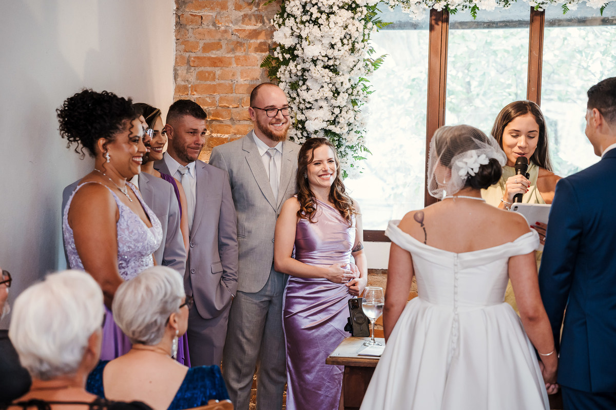 Casamento intimista no Espaço Goiabeira em São Paulo – momento da cerimônia registrado por fotógrafo profissional.

