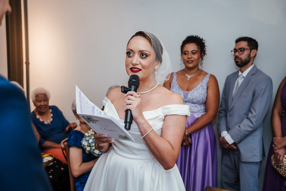 Casamento intimista no Espaço Goiabeira em São Paulo – momento da cerimônia registrado por fotógrafo profissional.
