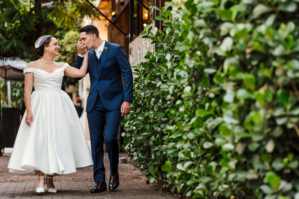 Ensaio pós-cerimônia no Espaço Goiabeira em São Paulo – fotos românticas e naturais por fotógrafo de casamento.