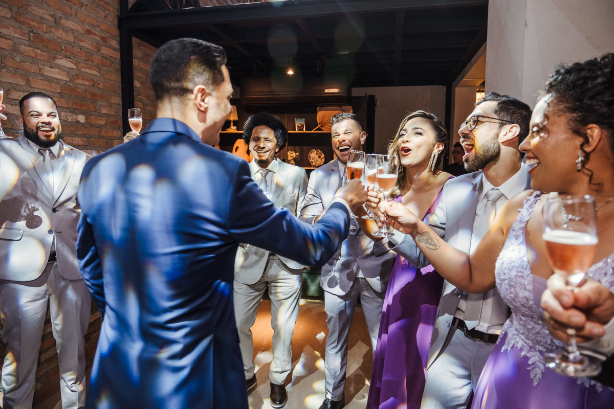 Festa de casamento no Espaço Goiabeira em São Paulo – fotos espontâneas e cheias de emoção.