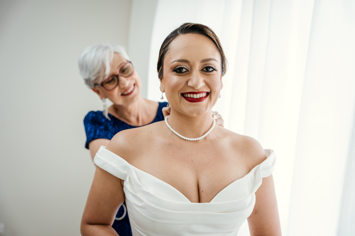 otógrafo de casamento em São Paulo – making of da noiva Beatriz no salão de beleza antes do casamento no Espaço Goiabeira.