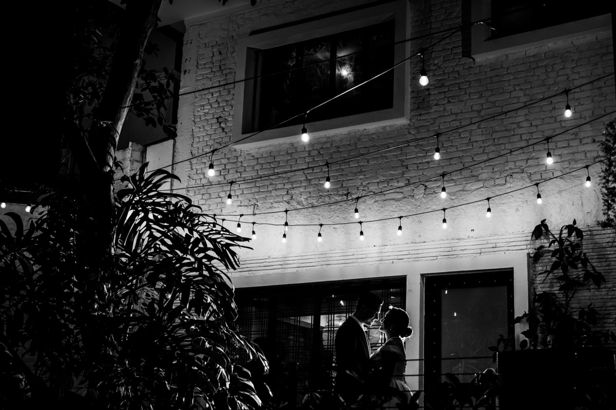 Ensaio pós-cerimônia no Espaço Goiabeira em São Paulo – fotos românticas e naturais por fotógrafo de casamento.