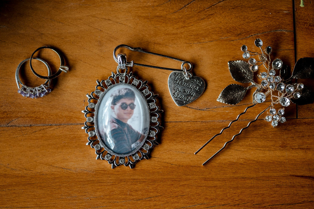 Decoração boho com arranjos florais, tons terrosos e elementos rústicos no casamento no Casarão La Vila, Mogi das Cruzes.